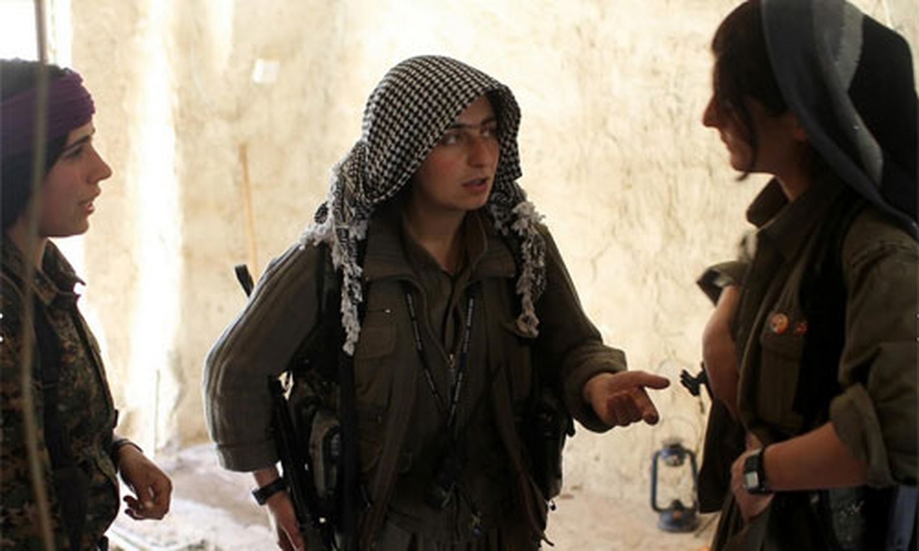 Chien binh nguoi Kurd “dep tua thien than” chong phien quan IS-Hinh-7
